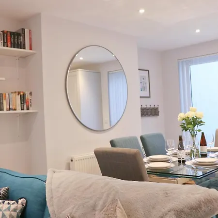 Townhouse, Close To Harbour With Sea Views Holiday home Padstow
