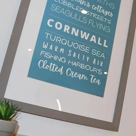Townhouse, Close To Harbour With Sea Views * Padstow