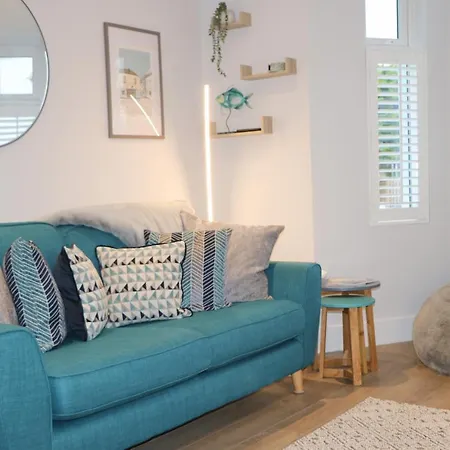 Townhouse, Close To Harbour With Sea Views Padstow
