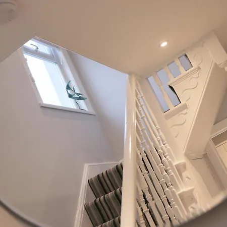 Townhouse, Close To Harbour With Sea Views * Padstow