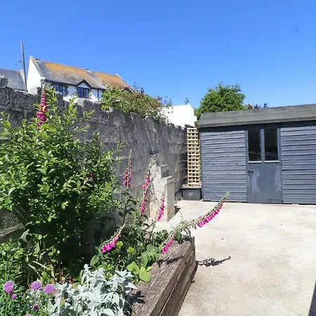 Townhouse, Close To Harbour With Sea Views * Padstow